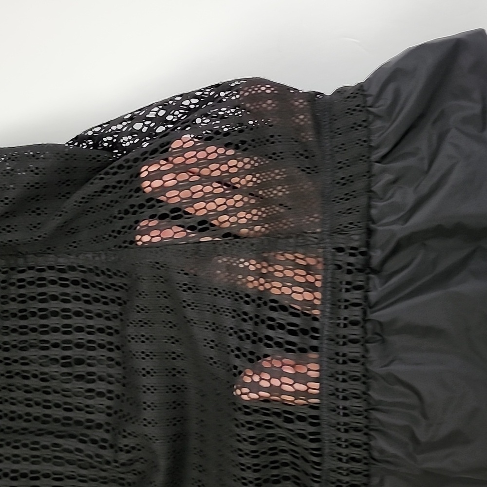 Lululemon Run Wild Zip Up Jacket Black Lightweight Mesh Panels Back Size 6 - Picture 12 of 16